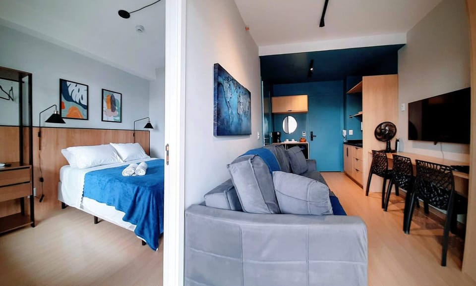 TV and multimedia, Living room, Seating area, Bedroom