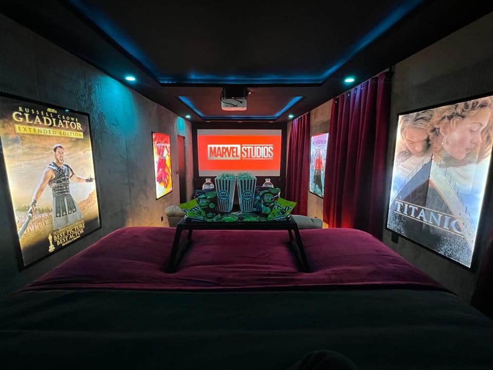 Cinéma & Jacuzzi Apartment in Auvergne-Rhône-Alpes