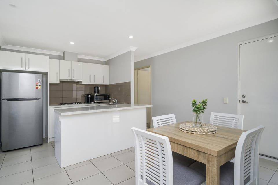 Sunny 2-Bed in Quiet Location with Balcony Apartment in Perth