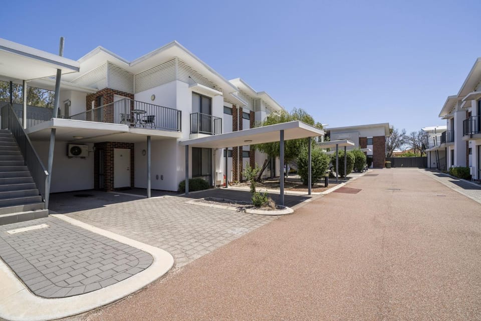 Sunny 2-Bed in Quiet Location with Balcony Apartment in Perth