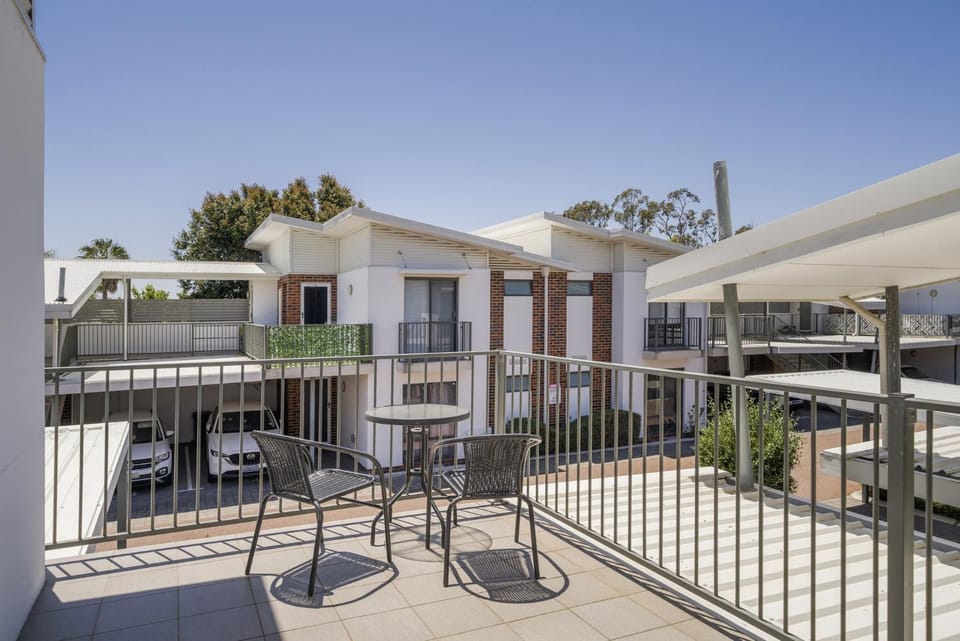 Sunny 2-Bed in Quiet Location with Balcony Apartment in Perth