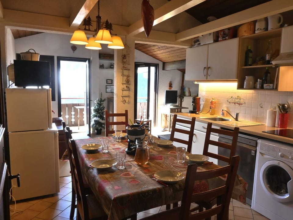 Confortable 3 pièces, 6 pers, balcon sud, proche télésiège, animaux OK, parking, WiFi Apartment in Châtel