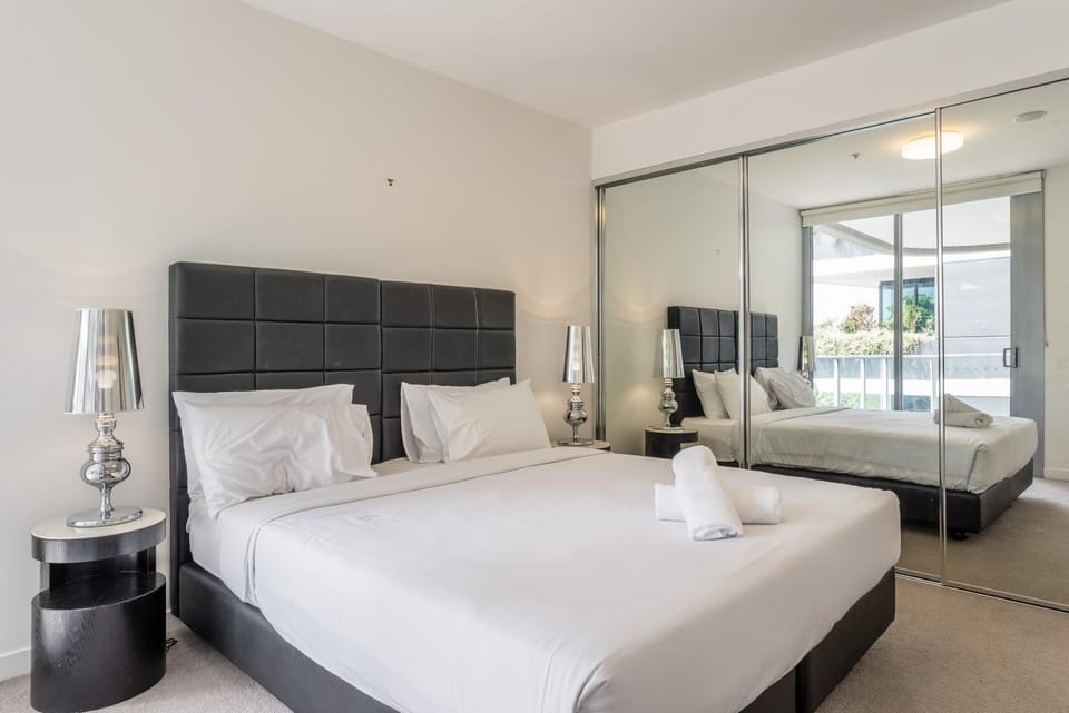 Modern 2 Bedroom Apartment with Parking South Brisbane Apartment in Brisbane City