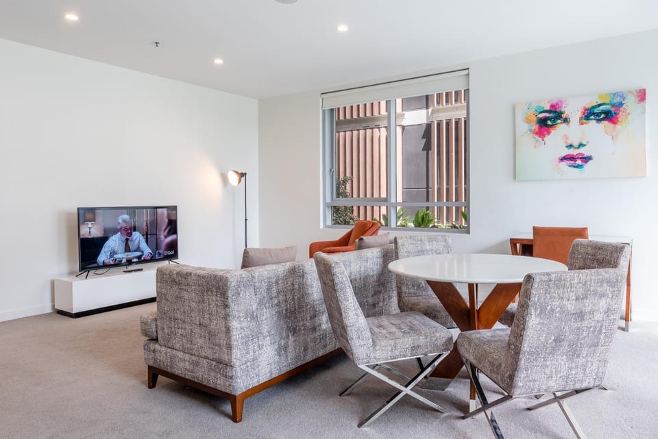 Modern 2 Bedroom Apartment with Parking South Brisbane Apartment in Brisbane City