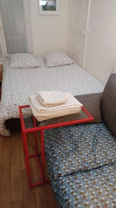 Lovely apartment living room and bedroom near Eiffel Tower UNESCO Apartment in Paris