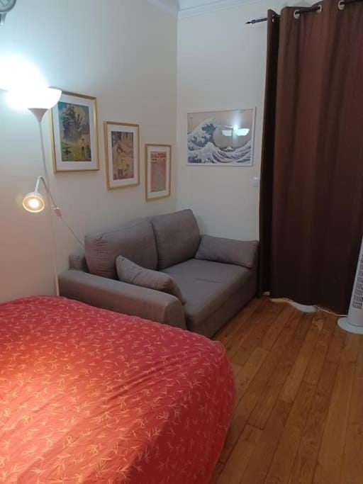 Lovely apartment living room and bedroom near Eiffel Tower UNESCO Apartment in Paris