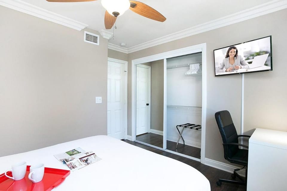 Costa Mesa -Newport- Patio - Free Parking-CM-2 House in Costa Mesa