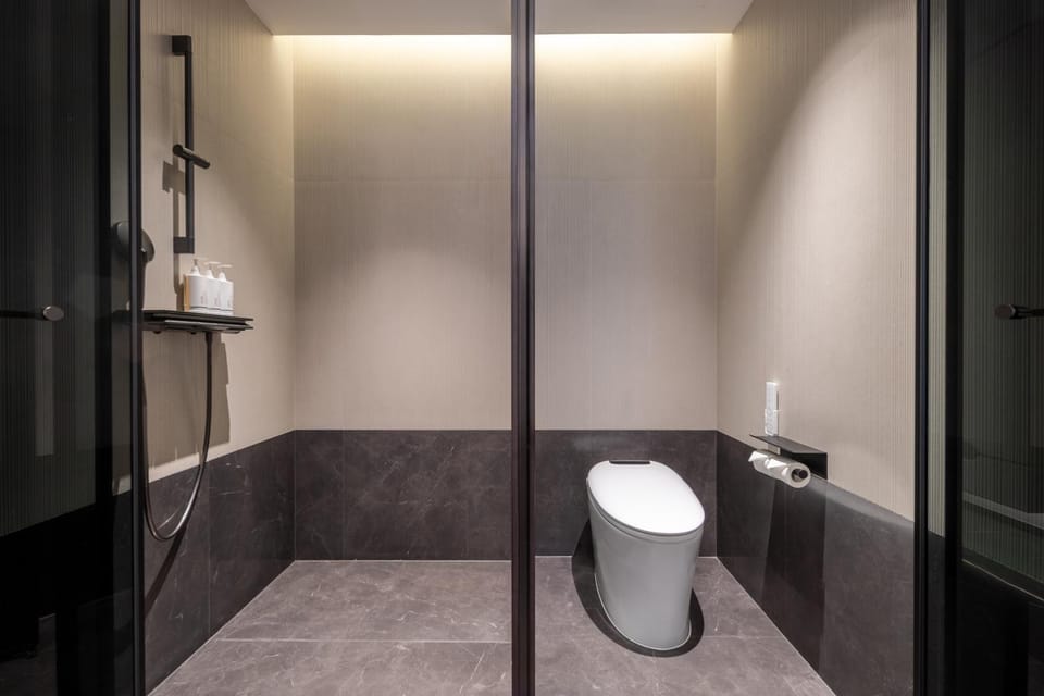 Shower, Toilet, Bathroom