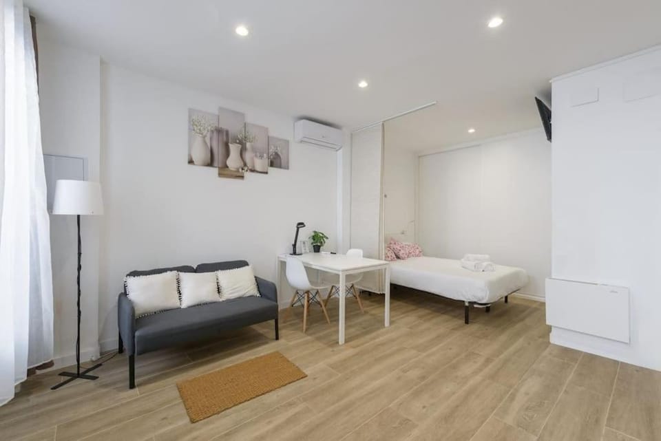 Bed, Living room, Photo of the whole room, Seating area, Bedroom