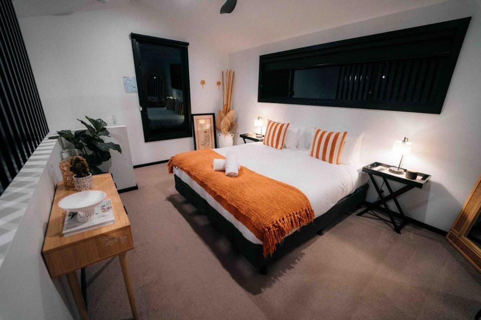 Catalyst Retreat - Stylish, Pets, Accessible, Sauna House in Coffs Harbour