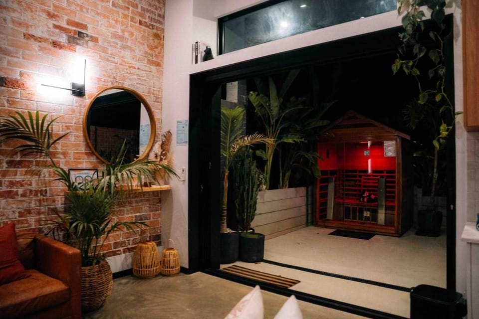 Catalyst Retreat - Stylish, Pets, Accessible, Sauna House in Coffs Harbour