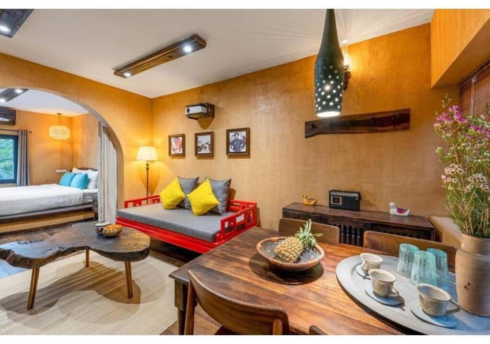 Bed, Living room, Food and drinks, Photo of the whole room, Seating area, Dining area, Bedroom, Food