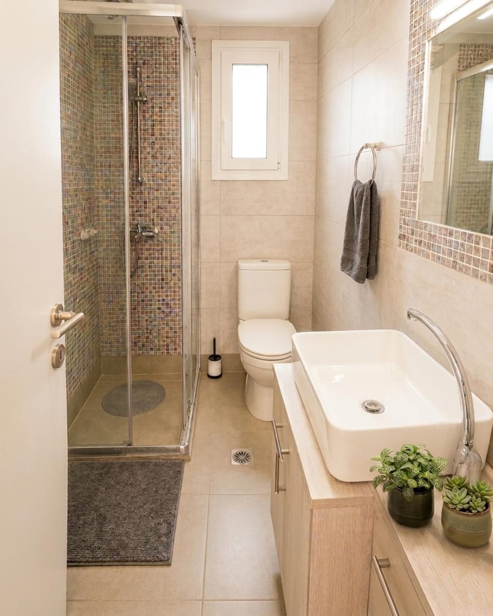 Shower, Toilet, Bathroom, towels