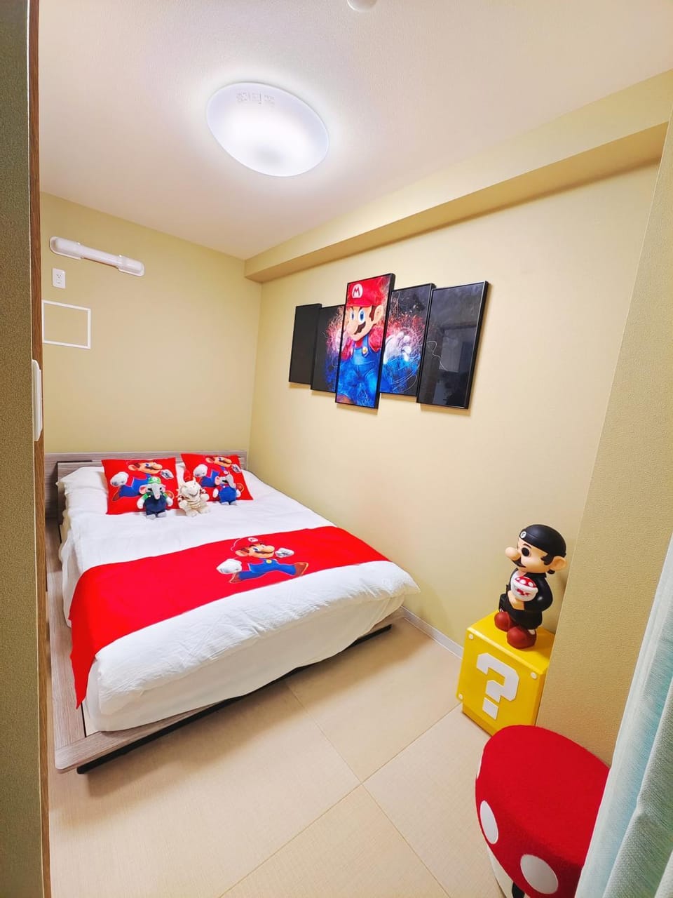 Bed, Photo of the whole room, Bedroom