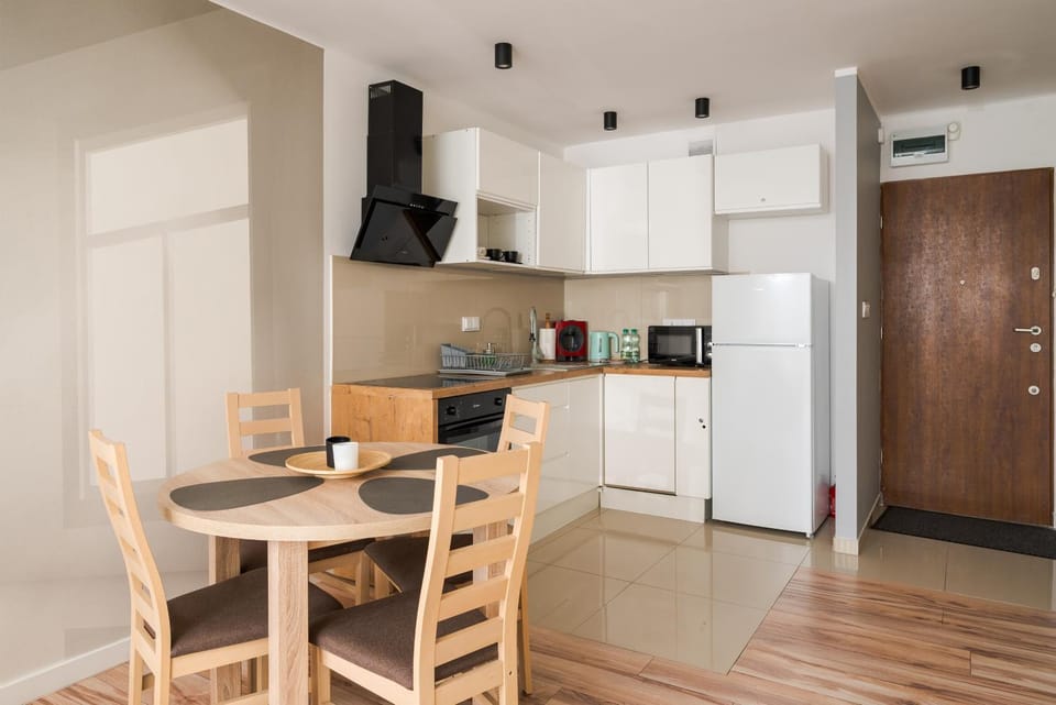 Coffee/tea facilities, Kitchen or kitchenette, Dining area, dishwasher, oven, stove, toaster