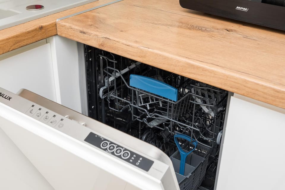 Kitchen or kitchenette, dishwasher