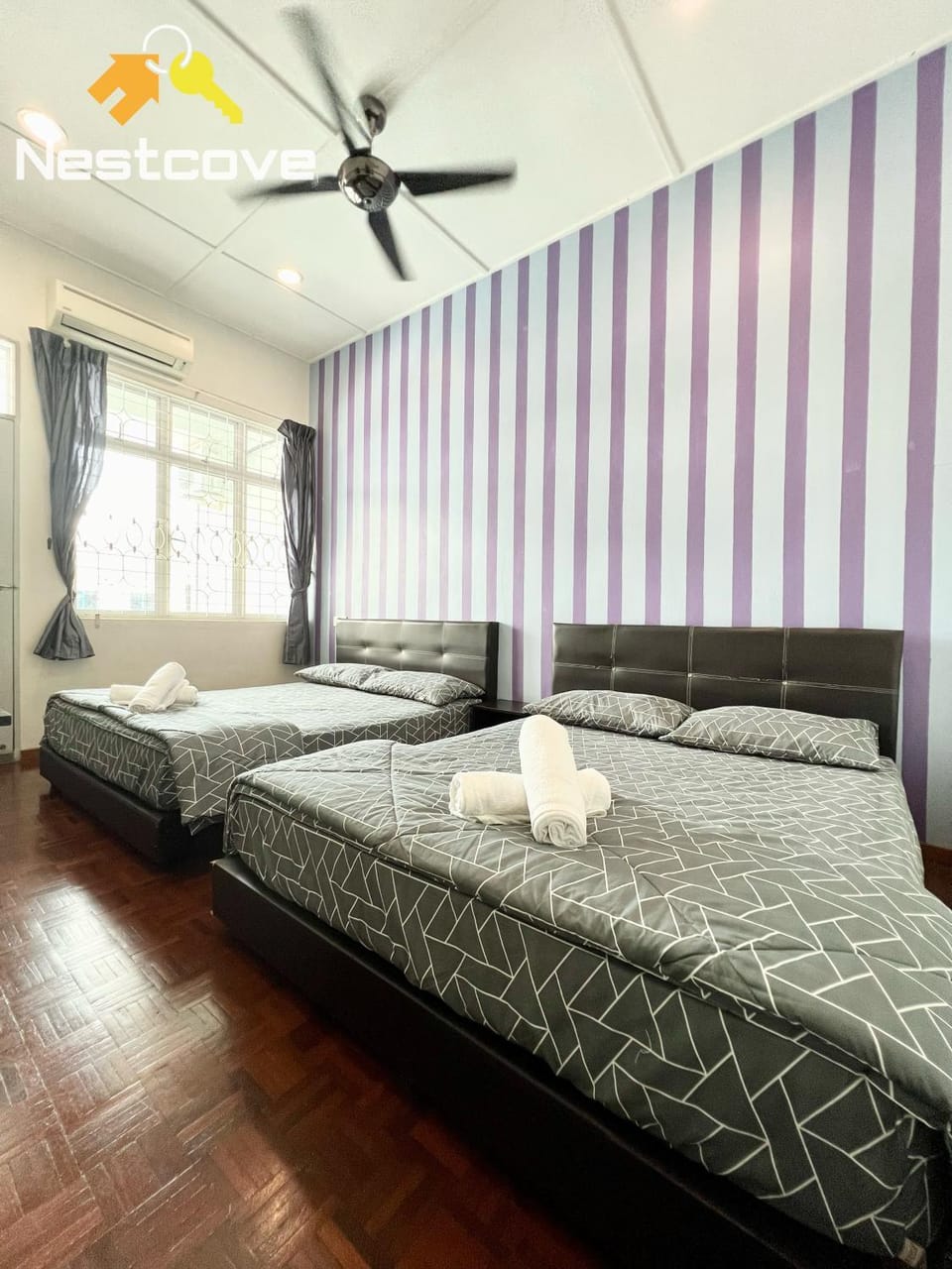 Bed, Photo of the whole room, Bedroom, fireplace, towels