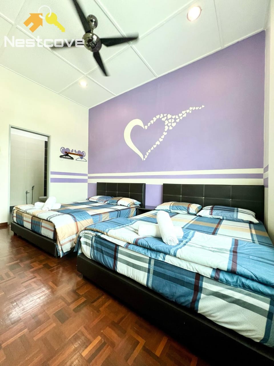 Bed, Photo of the whole room, Bedroom, fireplace, towels