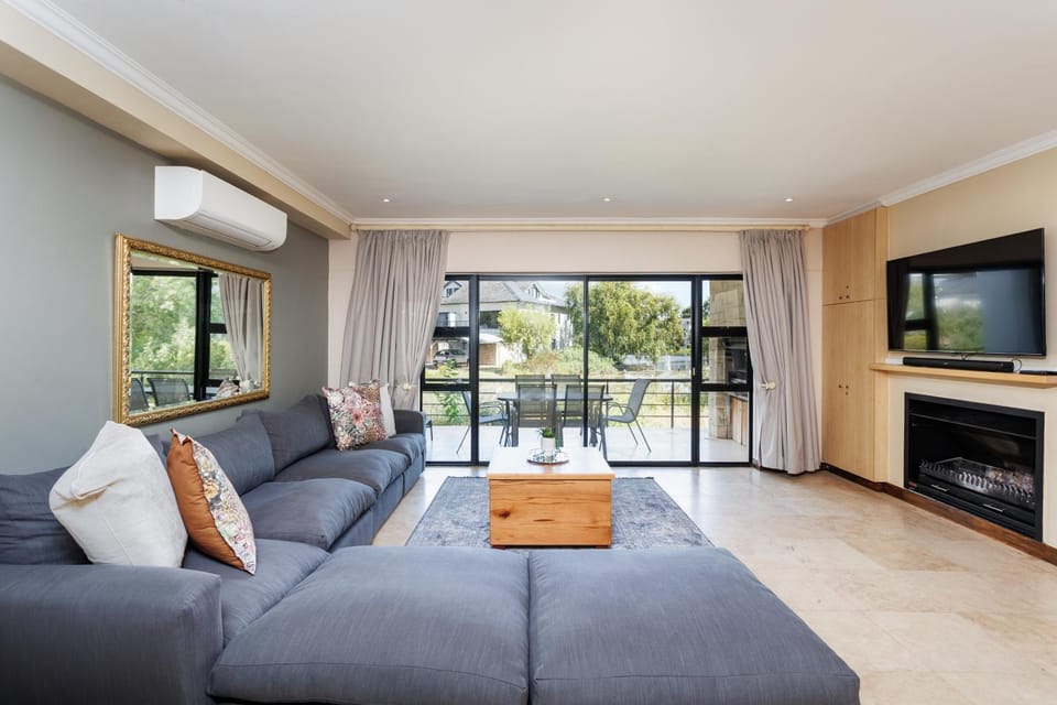 Pearl Valley Golf Estate Lodge 1E Villa in Cape Town