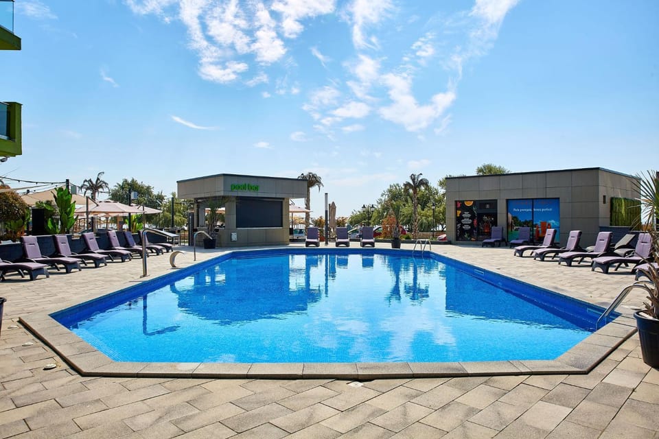 Swimming pool, Swimming pool