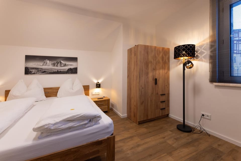 Bed, Photo of the whole room, wardrobe