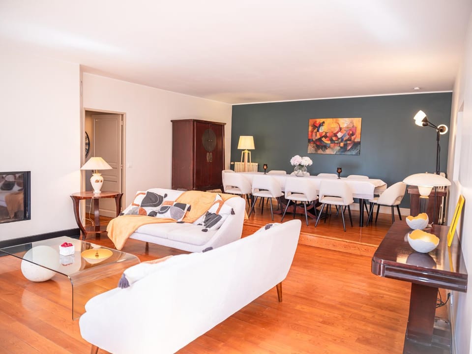 Living room, Seating area, Dining area