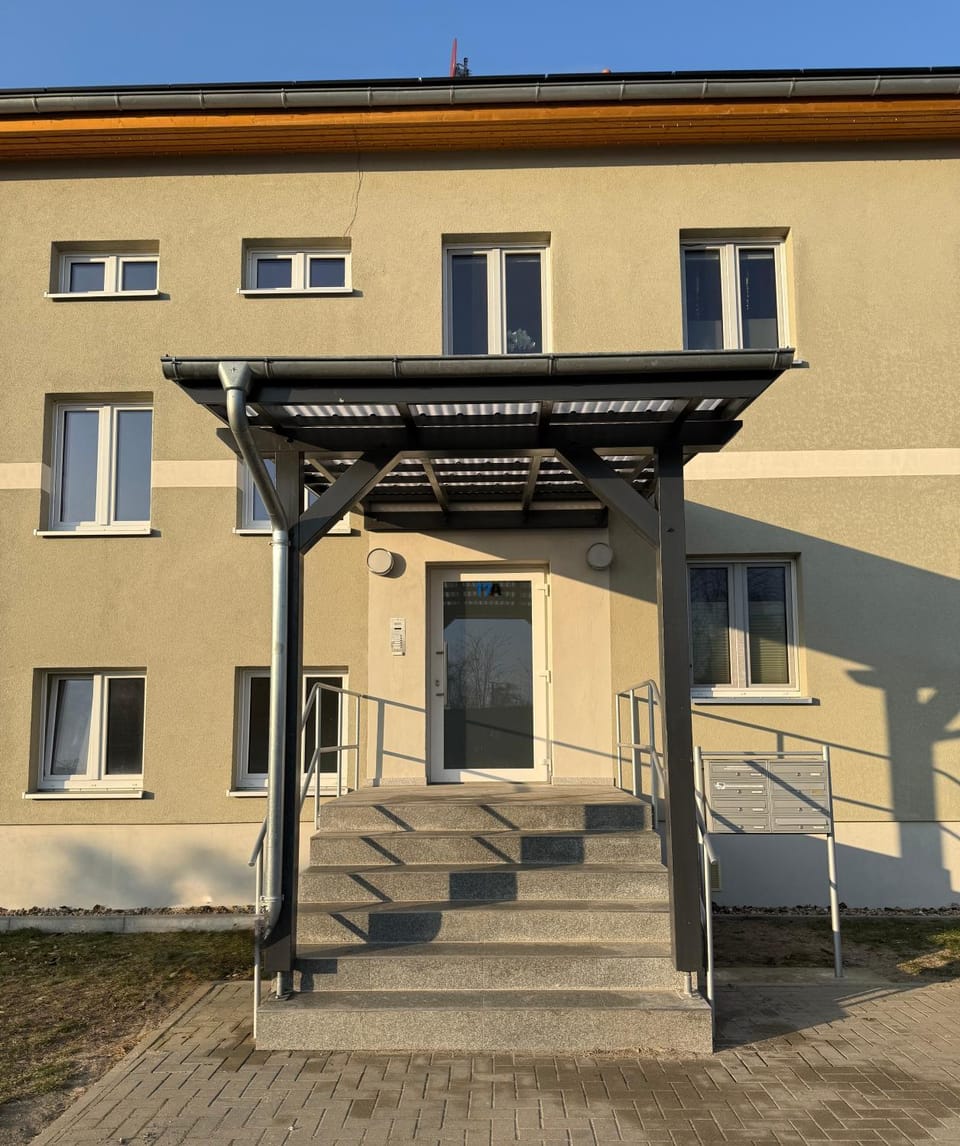 Property building, Facade/entrance, Day