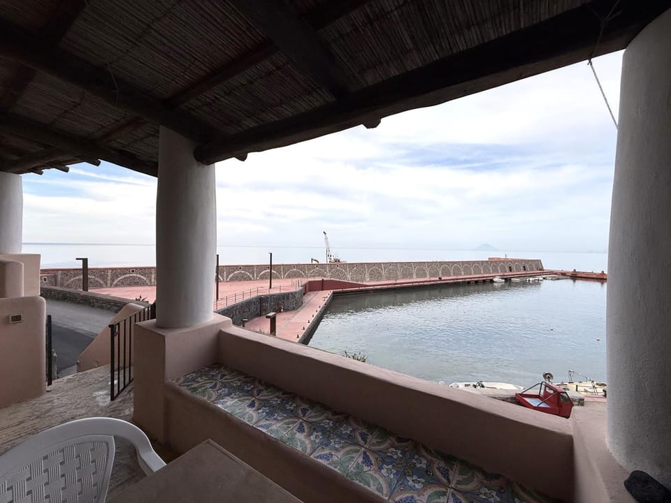 Casa Agave, sul porto di Malfa - Salina House in Sicily