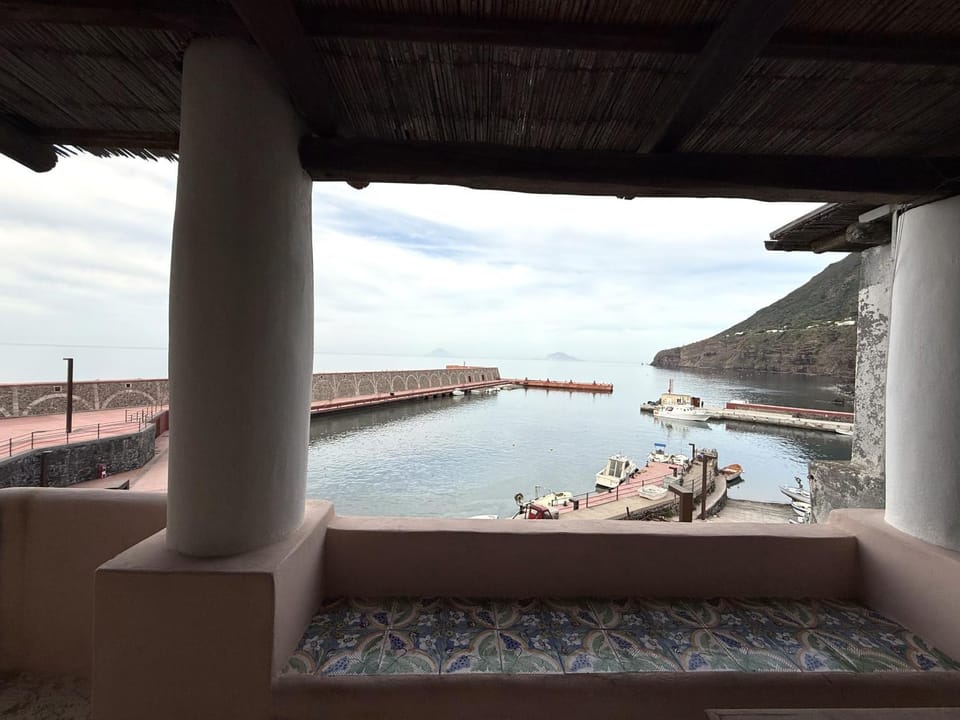 Casa Agave, sul porto di Malfa - Salina House in Sicily
