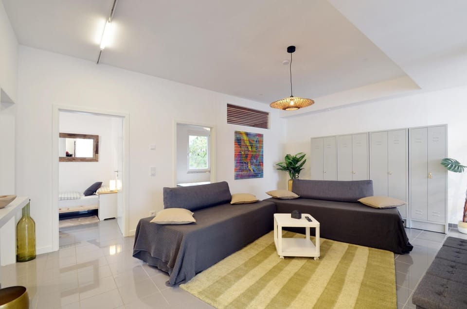 Bed, Living room