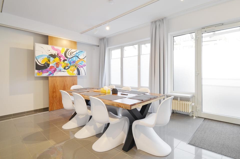 TV and multimedia, Seating area, Dining area