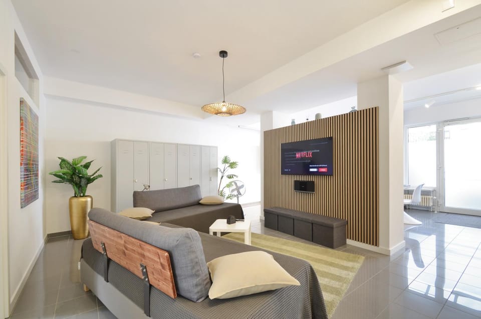 Bed, TV and multimedia, Living room, Seating area