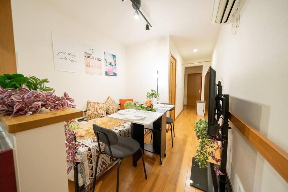 Seibu Shinjuku Station 2 min walk Shin-Okubo Station 6 min walk,4 people can stay ISJ35 Apartment in Shinjuku