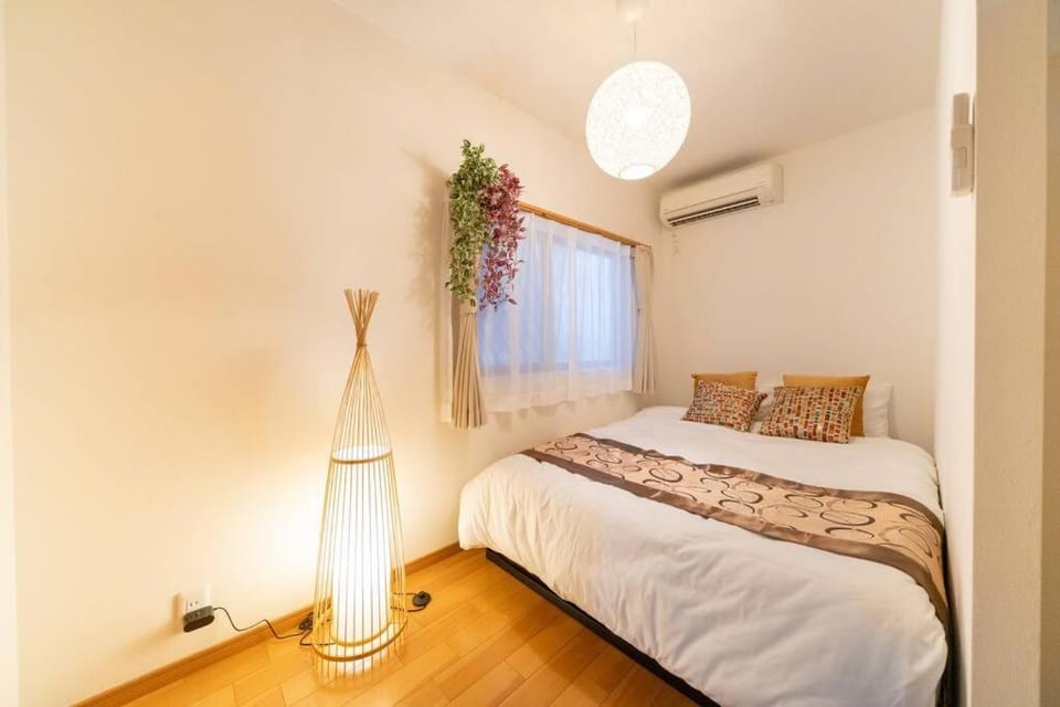 Seibu Shinjuku Station 2 min walk Shin-Okubo Station 6 min walk,4 people can stay ISJ35 Apartment in Shinjuku