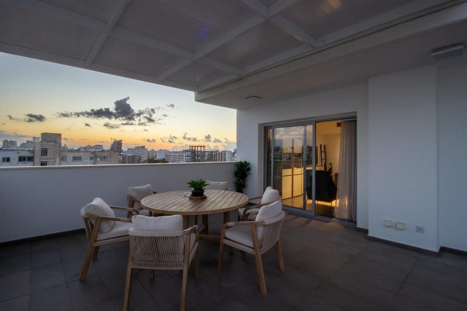 Patio, View (from property/room), Balcony/Terrace, Living room, Seating area, Dining area