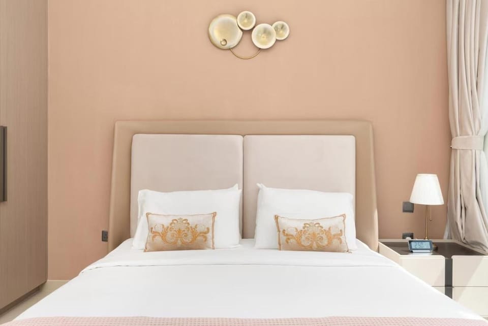 Luxury 1BR in Act One - Downtown Apartment in Dubai