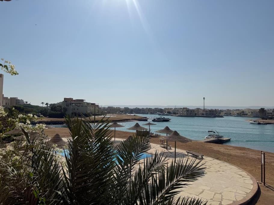 The Charming Beachfront Retreat in Fanadir Apartment in Hurghada