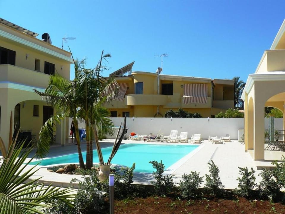 Property building, Patio, Day, Pool view, Swimming pool, sunbed