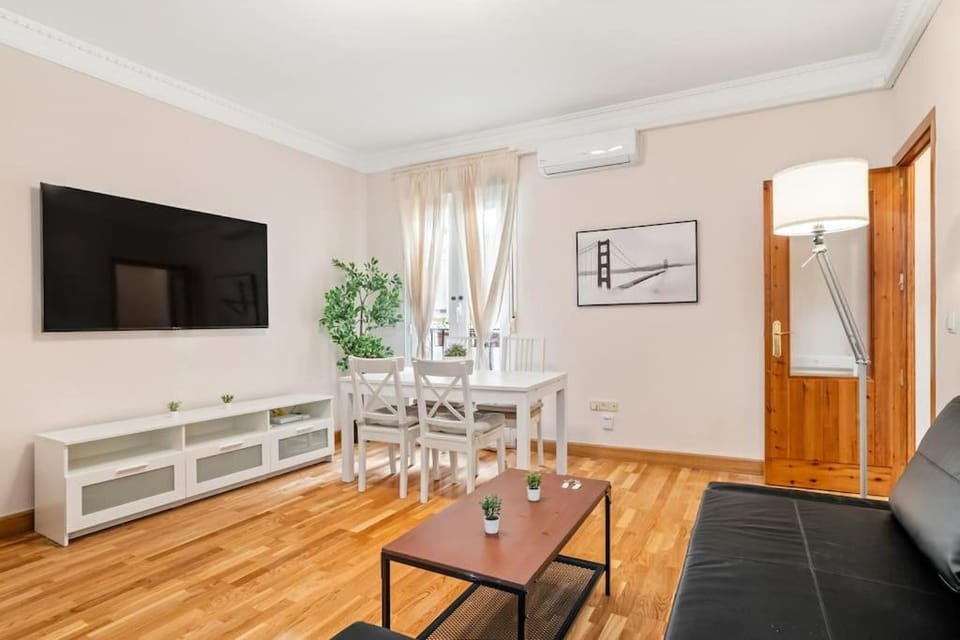 Spacious modern flat in the centre of Madrid - Infantas Apartment in Centro