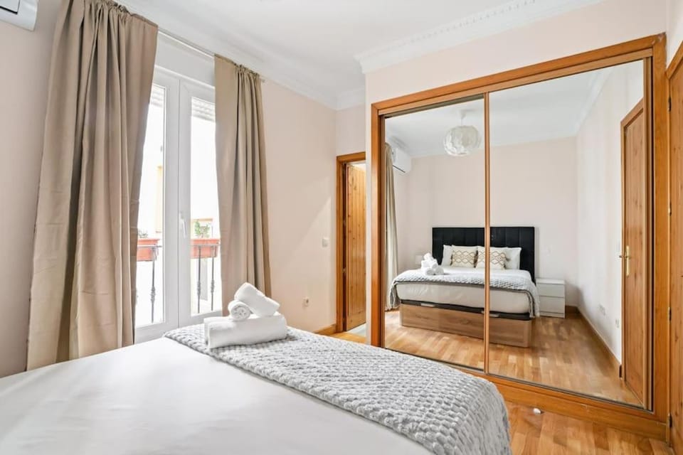 Spacious modern flat in the centre of Madrid - Infantas Apartment in Centro