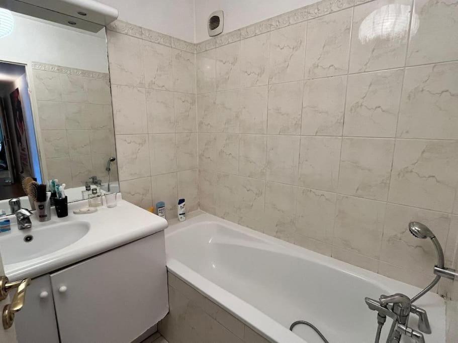 Bathroom, Bath