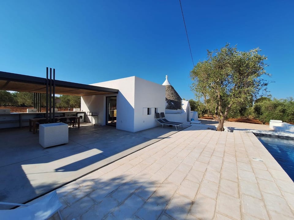Trulli au milieu d'un champ d'oliviers avec piscine Villa in Province of Taranto
