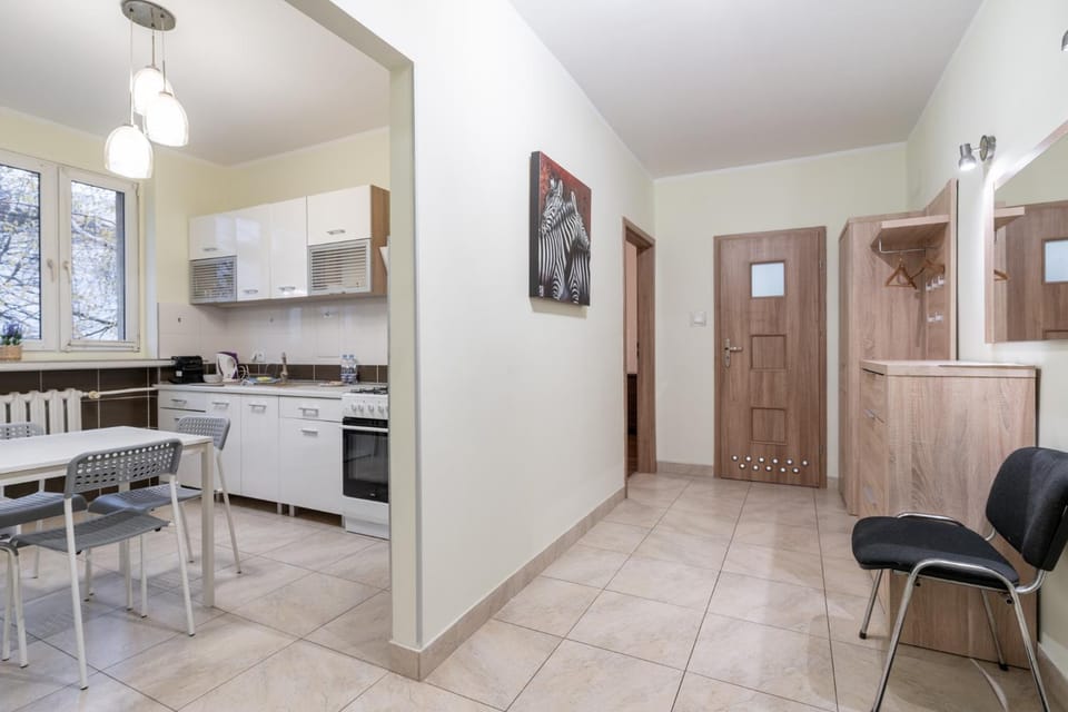 Kitchen or kitchenette, Dining area, oven, stove