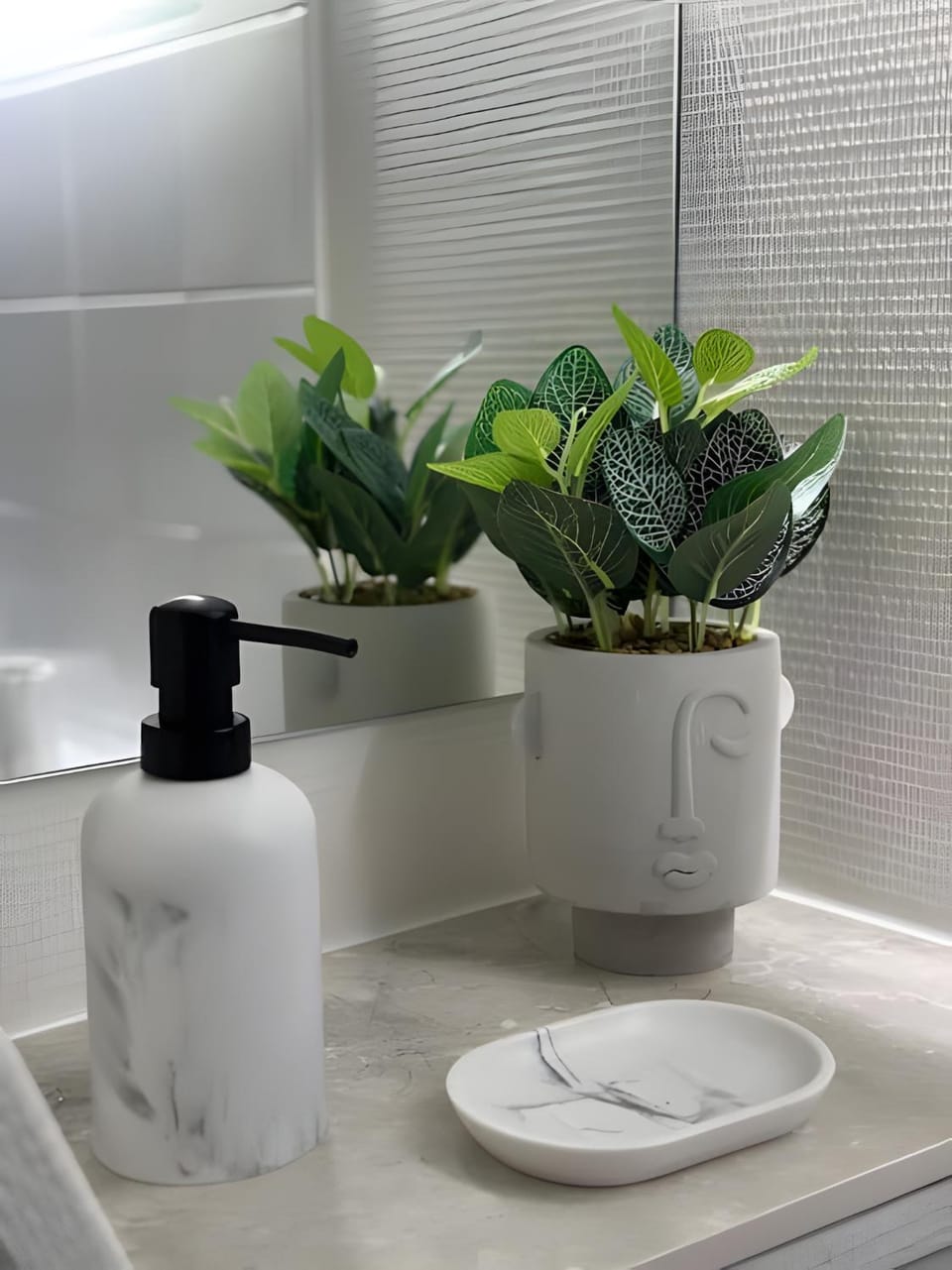 Bathroom, Decorative detail