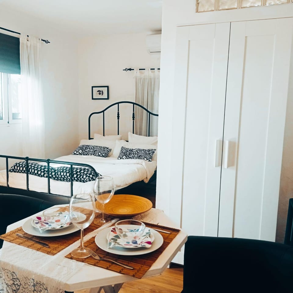 Bed, Photo of the whole room, Dining area, Bedroom, wardrobe