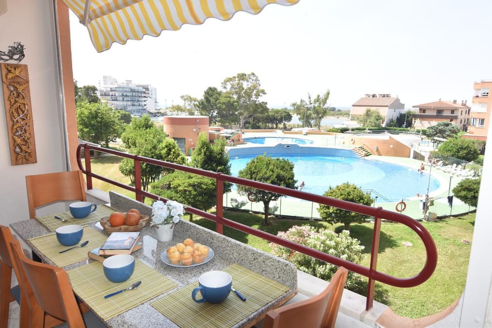 Balcony/Terrace, Pool view