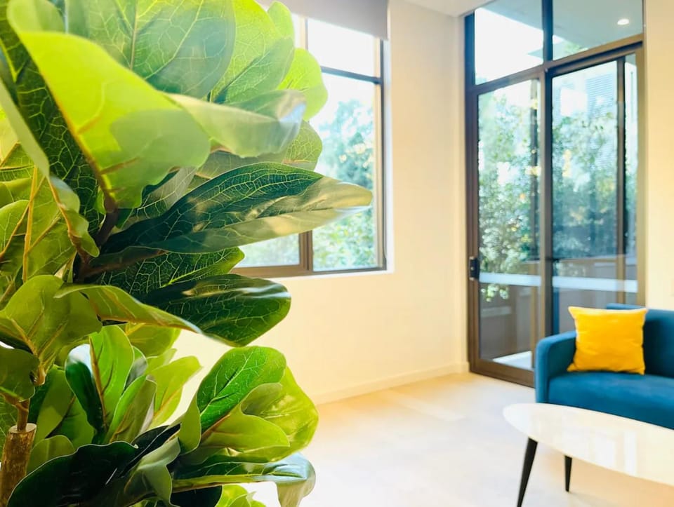 Charming and cozy 2 Bedrooms 2 bathrooms Condo with Study room, Parking, Wi-Fi Apartment in Sydney