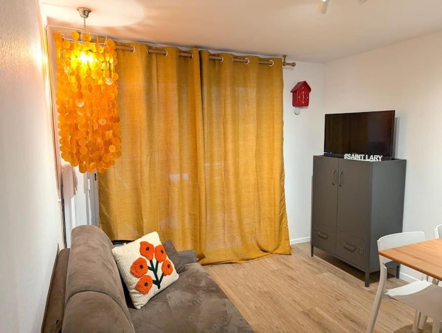 TV and multimedia, Seating area