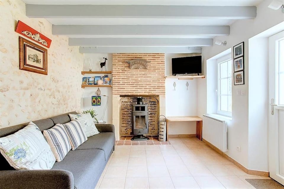 TV and multimedia, Living room, Seating area, flat iron
