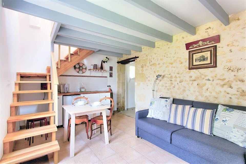 Kitchen or kitchenette, Seating area, Dining area, kitchen